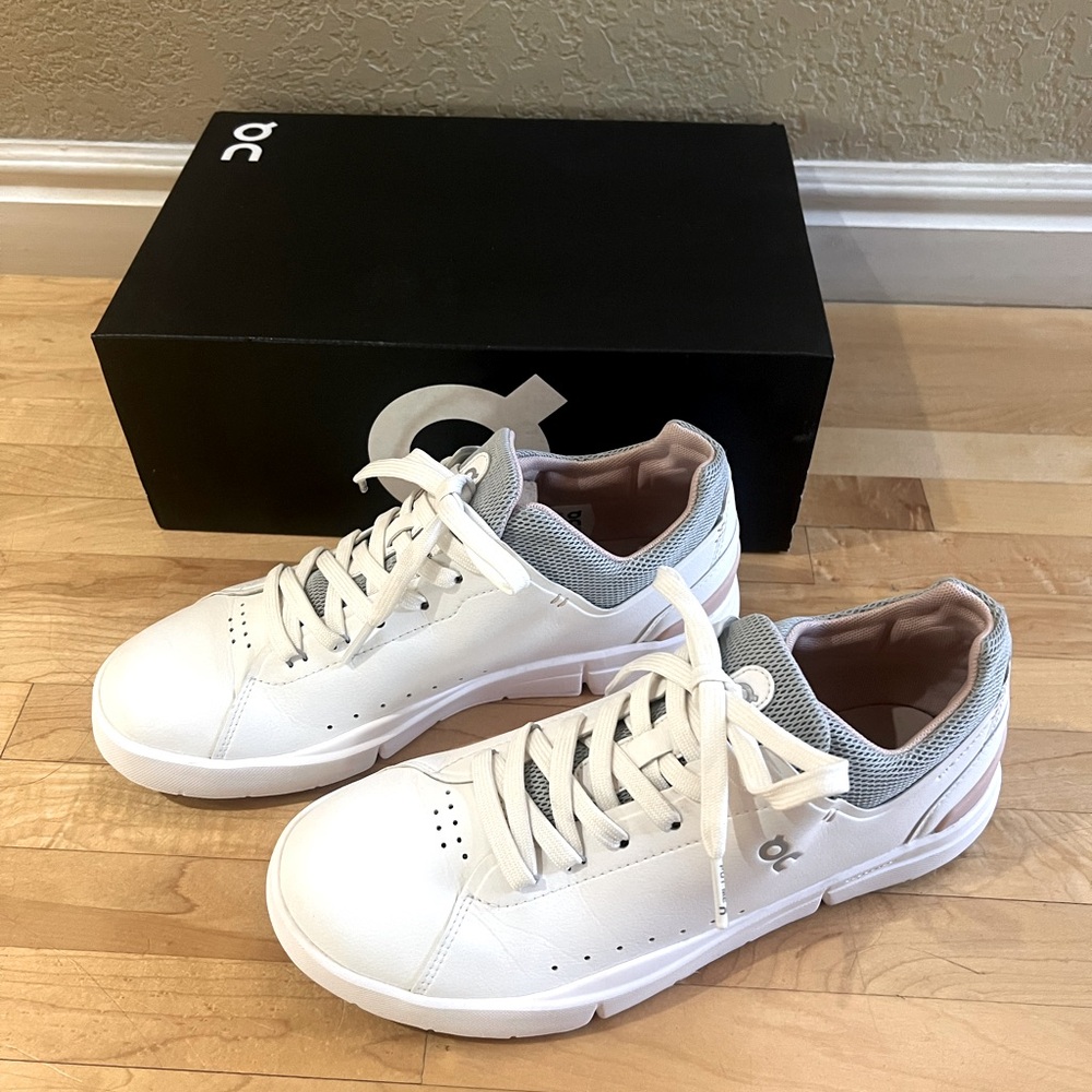 ON Women’s Roger Advantage - White Rose - Size 8/EUR 39
